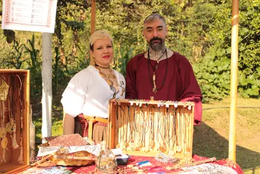 Artesãos medievais expondo no Brumas Festival
